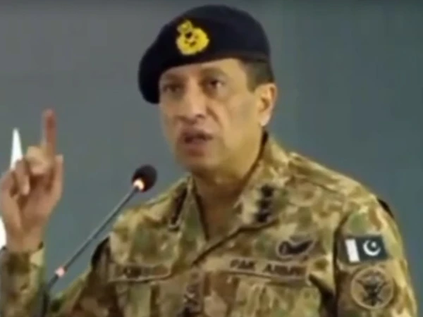 جی سی یونیورسٹی لاہور میں ڈی جی آئی ایس پی آر کا دورہ، طلبہ کا جذبہ دیدنی 