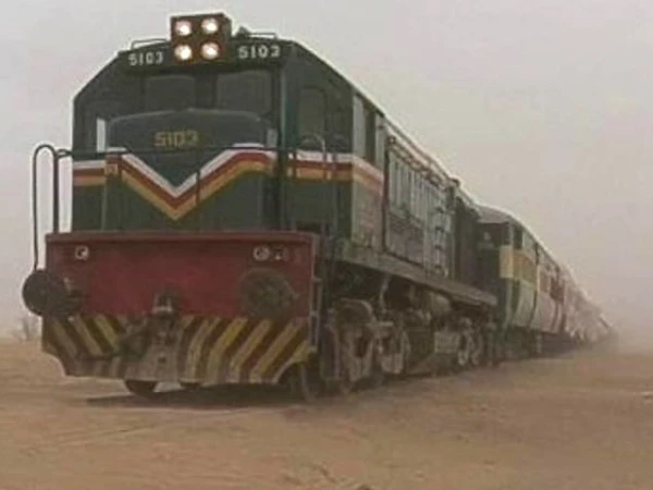 پاکستان ریلوے مالی بحران کا شکار، آپریشن چلانا مشکل ہوگیا