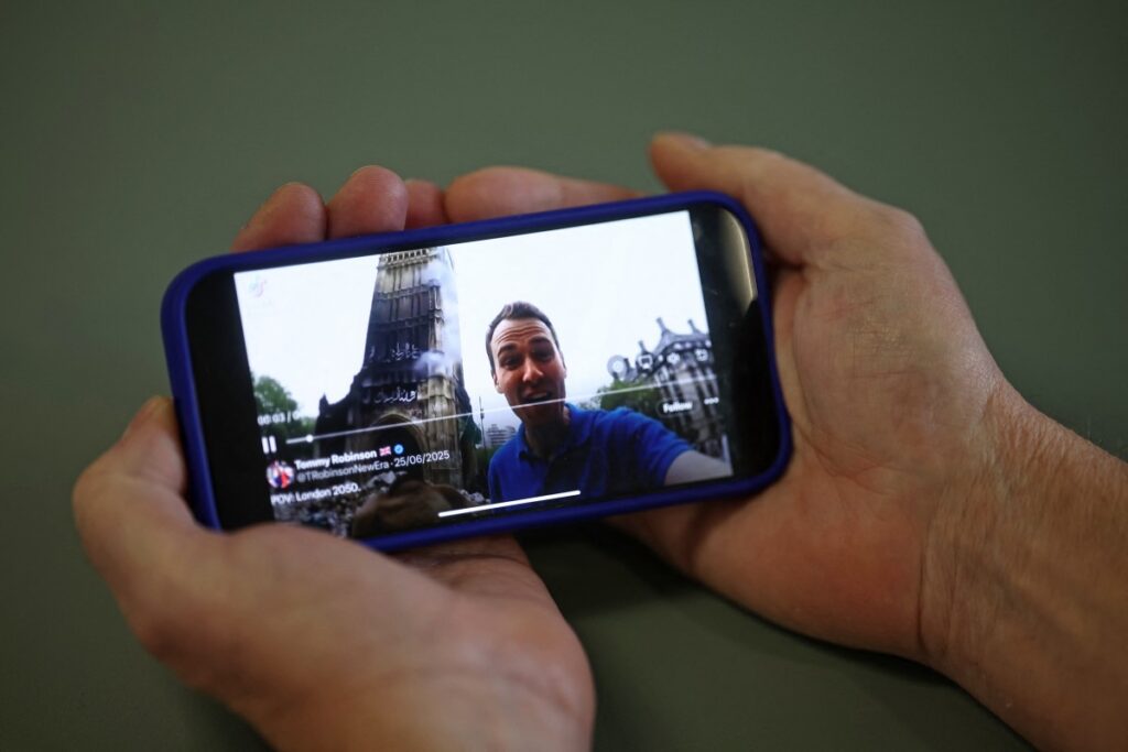 نوجوان نسل موبائل فون کا استعمال تیزی سے ترک کیوں کر رہی ہے؟