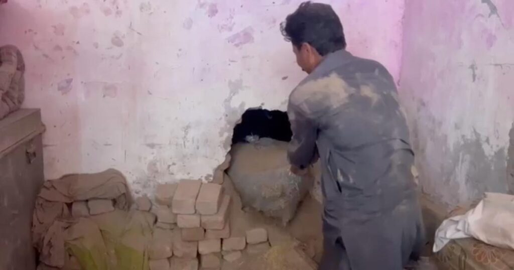 چنیوٹ میں انوکھی چوری: زیر زمین سرنگ کھود کر چور چاول کی بوریاں لے اڑے