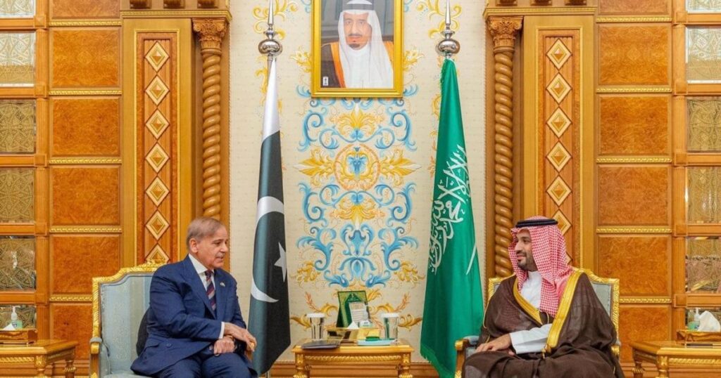 شہباز شریف نے سعودی ولی عہد کو خطے میں کشیدگی کم کرنے کی کوششوں سے آگاہ کیا: ایوان وزیراعظم