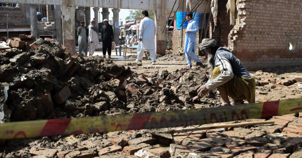 پاکستان اور افغانستان میں طوفانی بارشوں سے 45 اموات: اے ایف پی