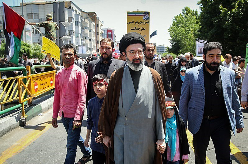 ایرانی سپریم لیڈر کے امیدوار مجتبیٰ خامنہ ای کون ہیں؟