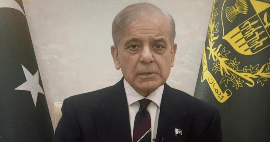 ڈیزل کی قیمت میں 135، پیٹرول کی قیمت میں 12 روپے فی لیٹر کمی کا اعلان