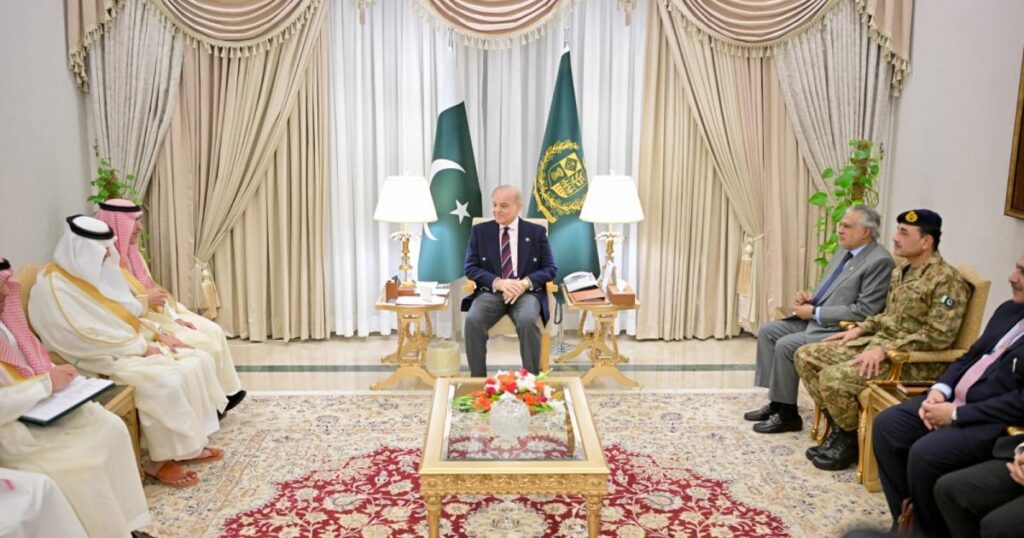 شہباز شریف سے سعودی وزیر خزانہ کی ملاقات، اقتصادی تعاون کے فروغ پر اتفاق