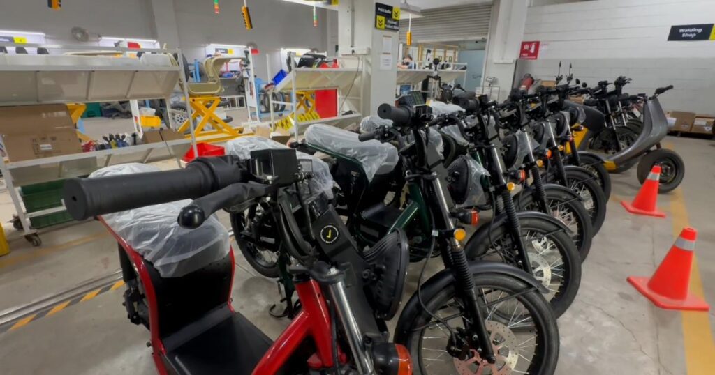 پہلے کاریں بُک ہوتی تھیں، اب ای بائیکس کی بکنگ کا رجحان ہے