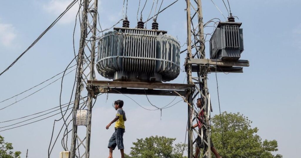 مشرق وسطیٰ بحران: پاکستان میں پیک آورز میں روزانہ سوا دو گھنٹے لوڈشیڈنگ کا اعلان