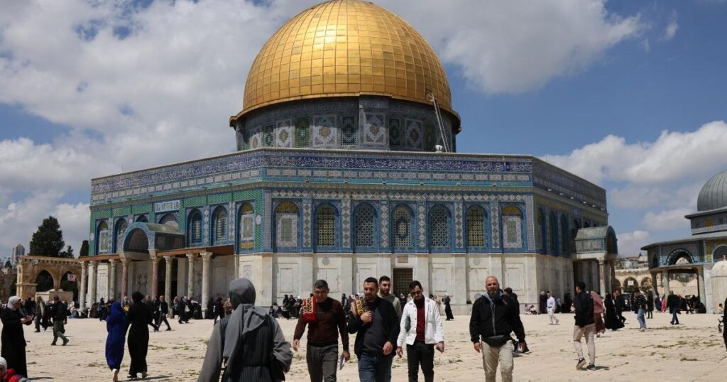 اسرائیلی آبادکاروں کا مسجدِ اقصیٰ کے احاطے میں دھاوا بولنا، پرچم لہرانا قابل مذمت: پاکستان