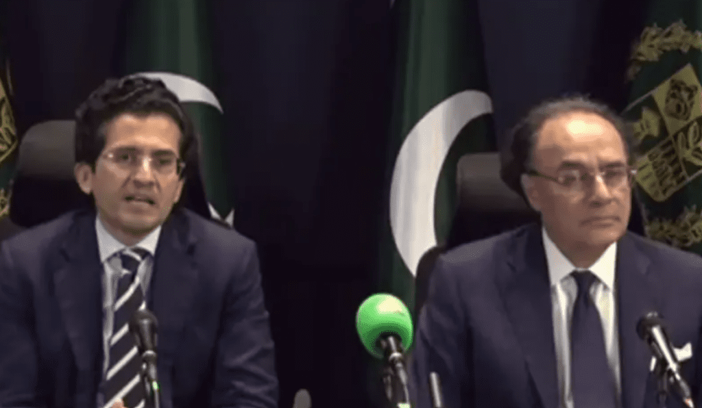 حکومت کا پیٹرول137 روپے 24 پیسے اور ڈیزل 184 روپے 49 پیسے فی لیٹر مہنگا کرنے کا اعلان