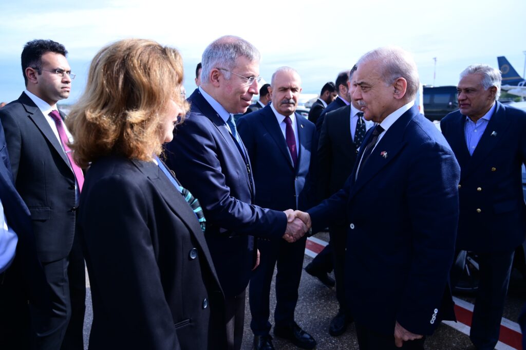 فیلڈ مارشل عاصم منیر کا دورہ ایران مکمل، مسائل کے پرامن حل پر زور: پاکستان فوج