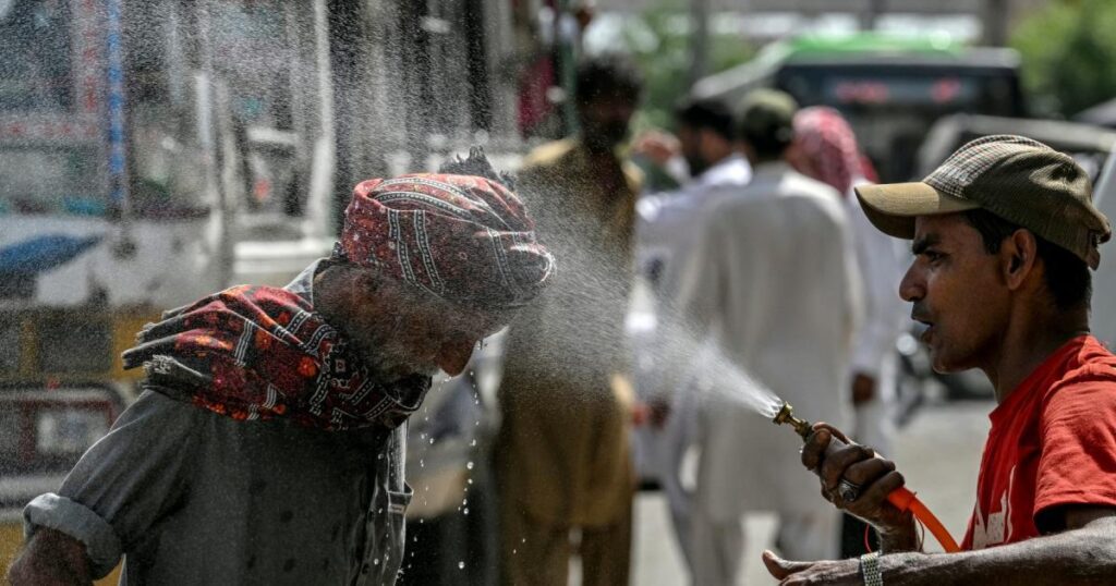 سندھ میں درجہ حرارت پھر سے بڑھنے لگا: ہیٹ ویو سے کیسے بچا جائے؟