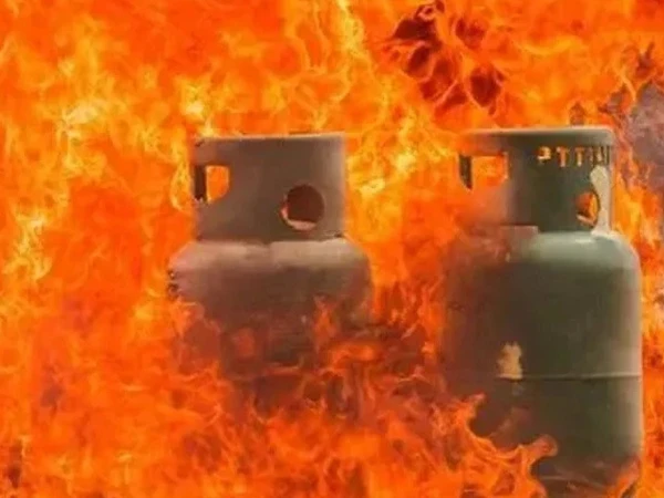 حیدرآباد، سلینڈر شاپ دھماکوں سے گونج اٹھی، خوفناک آگ نے علاقے کو لپیٹ میں لے لیا